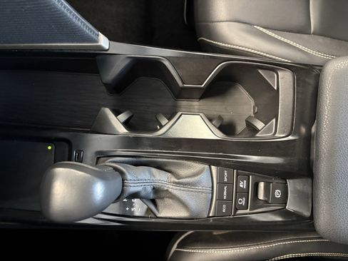 Used 2025 Toyota Camry SE image 17