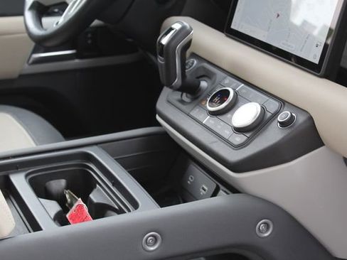 Used 2023 Land Rover Defender 90 X-Dynamic SE image 26