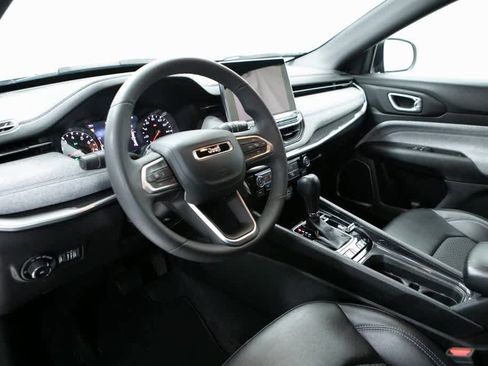 Used 2023 Jeep Compass Latitude image 4