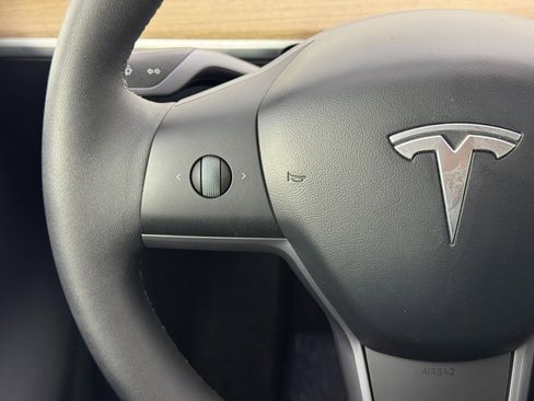 Used 2020 Tesla Model Y Long Range image 19