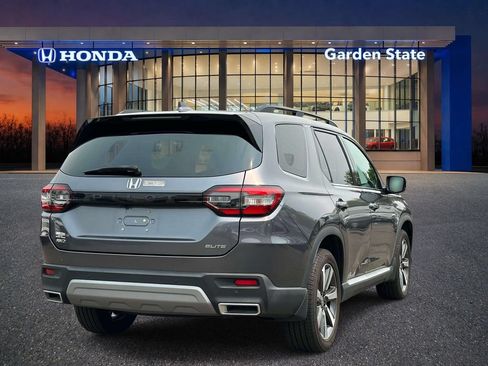 Used 2025 Honda Pilot Elite image 3