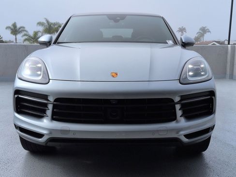 Certified 2022 Porsche Cayenne Platinum Edition w/ Premium Package image 6