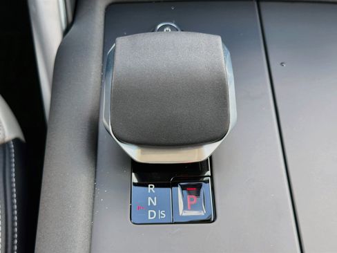 New 2026 Land Rover Discovery Limited Edition AWD/4WD image 30