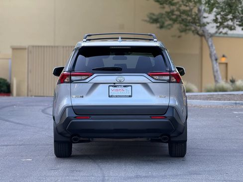 Used 2021 Toyota RAV4 XLE w/ Convenience Package FWD image 4