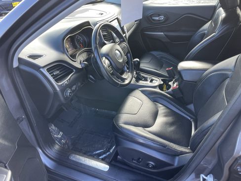 Used 2019 Jeep Cherokee Limited image 12