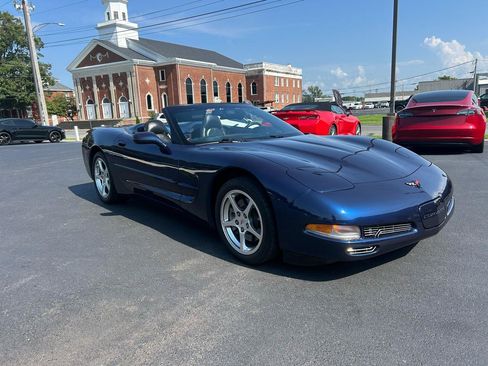 Used 2000 Chevrolet Corvette Convertible w/ Performance Handling Pkg RWD image 4