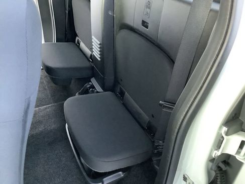 Used 2025 Nissan Frontier S image 15