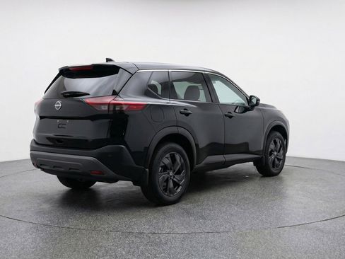 Used 2025 Nissan Rogue SV image 9