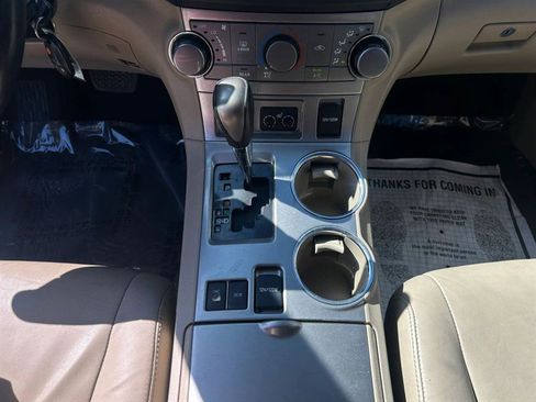 Used 2012 Toyota Highlander SE w/ Tow Pkg AWD/4WD image 14