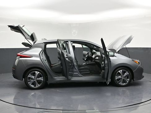 Used 2019 Nissan Leaf SV w/ SV Technology Package image 34