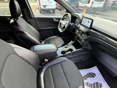 Used 2025 Ford Escape ST-Line image 11