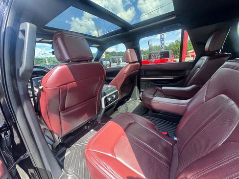 Used 2024 Ford Expedition Limited RWD image 16