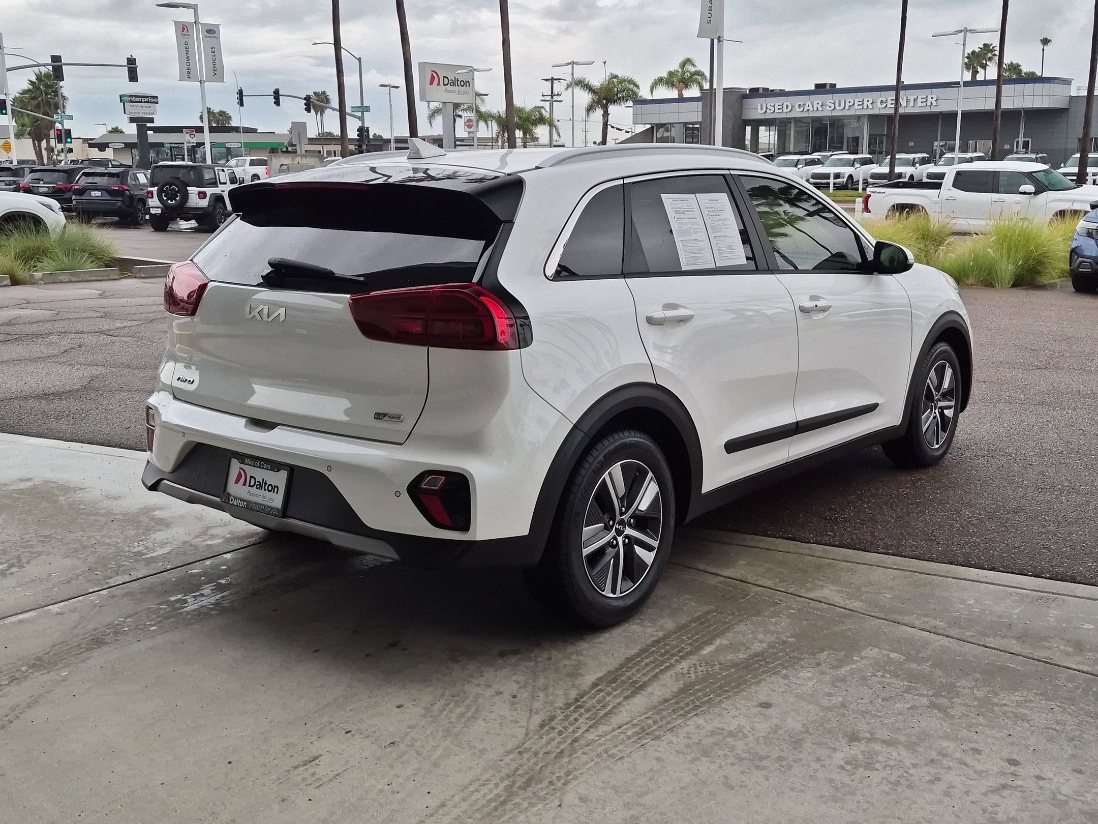 Used 2022 Kia Niro EX Premium FWD image 8