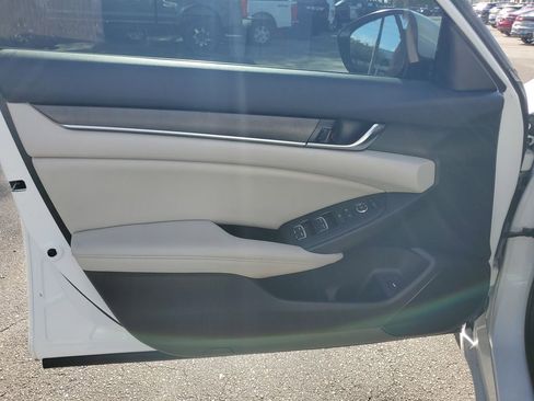 Used 2022 Honda Accord LX image 12