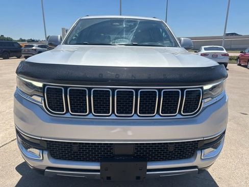 Used 2022 Jeep Wagoneer Series III w/ Premium Group I AWD/4WD image 6
