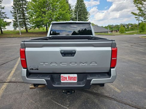 Used 2024 Toyota Tacoma TRD Off-Road AWD/4WD image 5