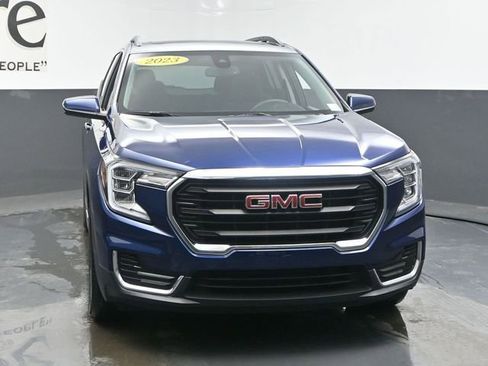 Used 2023 GMC Terrain SLE w/ Driver Convenience Package image 50