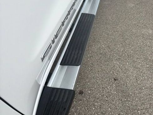 Used 2022 GMC Sierra 1500 SLT w/ SLT Premium Package AWD/4WD image 11