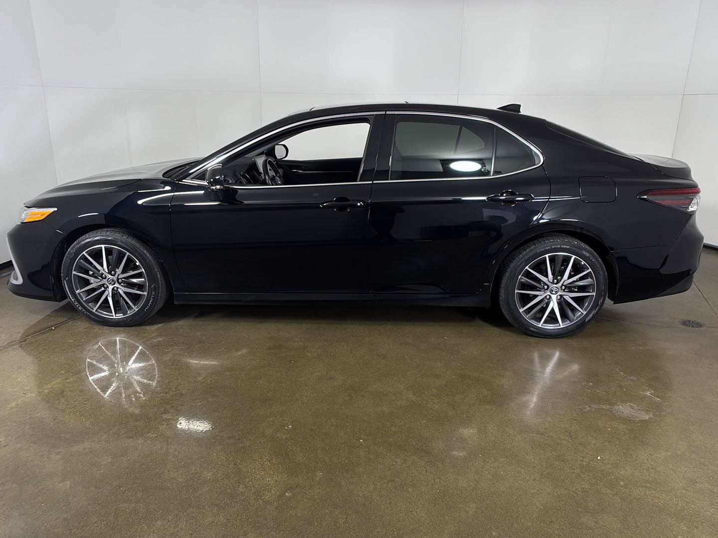 Used 2023 Toyota Camry XLE w/ Cold Weather Package AWD/4WD image 23