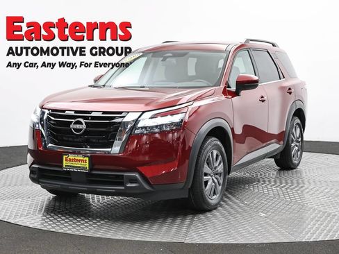 Used 2025 Nissan Pathfinder SV FWD image 1