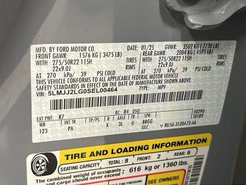 Used 2025 Lincoln Navigator Reserve image 32