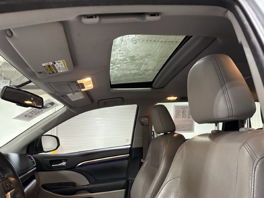 Used 2015 Toyota Highlander Limited AWD/4WD image 20