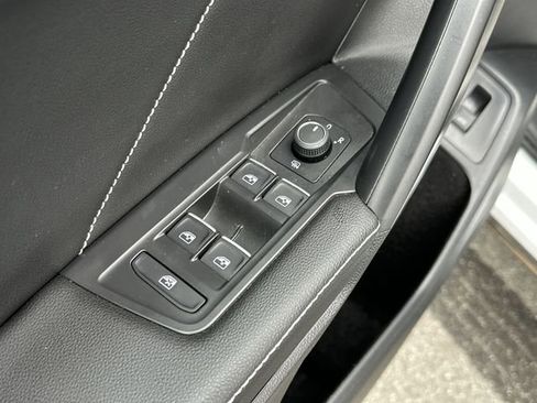 Used 2022 Volkswagen Tiguan SE image 14