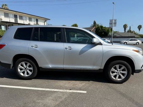 Used 2011 Toyota Highlander 2WD image 9