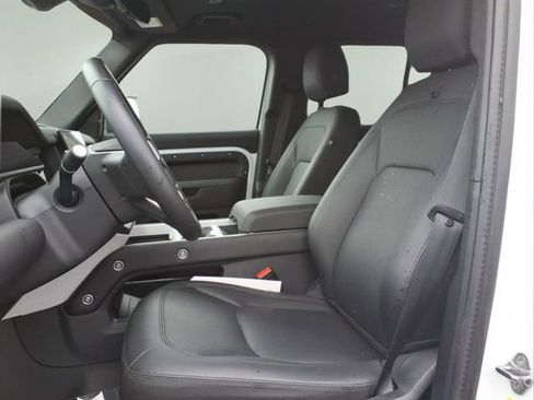Used 2025 Land Rover Defender 110 S image 25