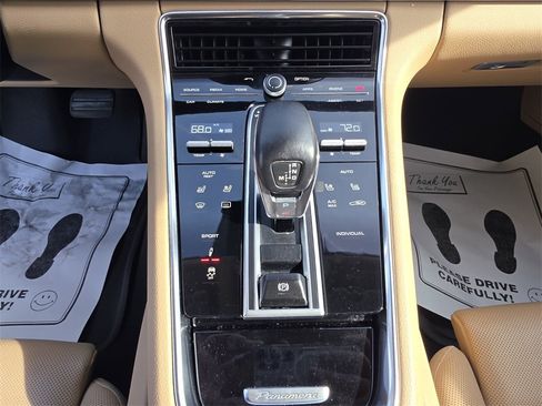 Used 2018 Porsche Panamera 4 image 25