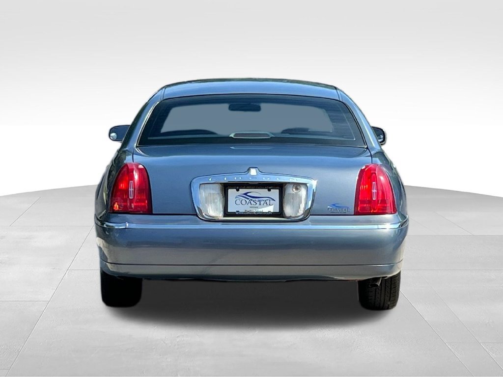 Used 1999 Lincoln Town Car Executive RWD image 11