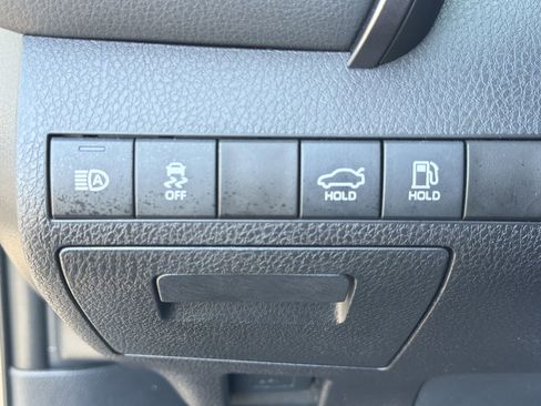 Used 2022 Toyota Camry SE image 13