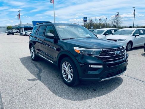 Used 2020 Ford Explorer XLT w/ Equipment Group 202A AWD/4WD image 7