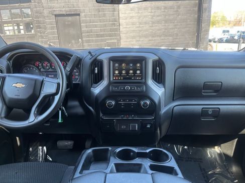 Used 2019 Chevrolet Silverado 1500 Custom w/ Custom Value Package AWD/4WD image 17