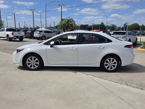 Certified 2025 Toyota Corolla LE image 3