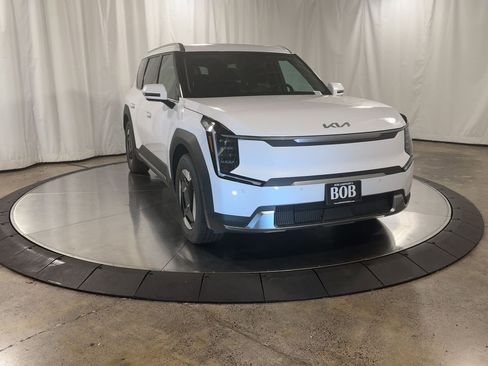 New 2026 Kia EV9 Wind image 4