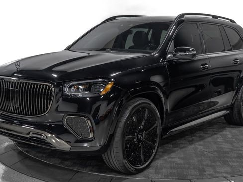 Used 2025 Mercedes-Benz Maybach GLS 600 4MATIC image 3