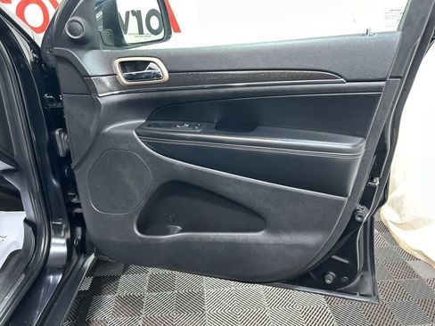 Used 2017 Jeep Grand Cherokee Limited image 11