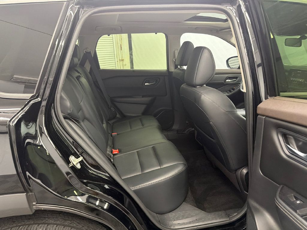 Used 2023 Nissan Rogue SV w/ SV Premium B Package FWD image 16