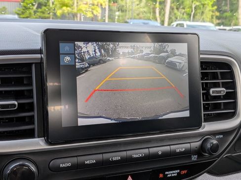 Certified 2025 Hyundai Venue SEL FWD image 24