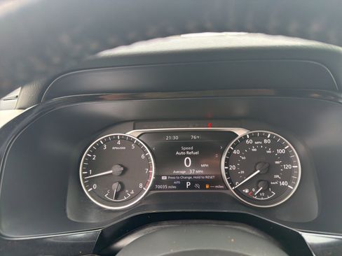 Used 2023 Nissan Pathfinder SV image 11