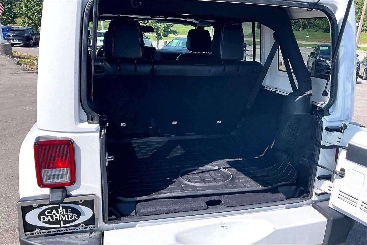 Used 2016 Jeep Wrangler Unlimited Sahara w/ Connectivity Group AWD/4WD image 4