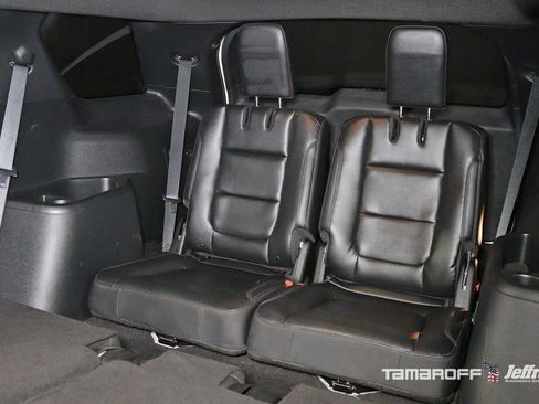 Used 2019 Ford Explorer XLT w/ Equipment Group 202A image 13