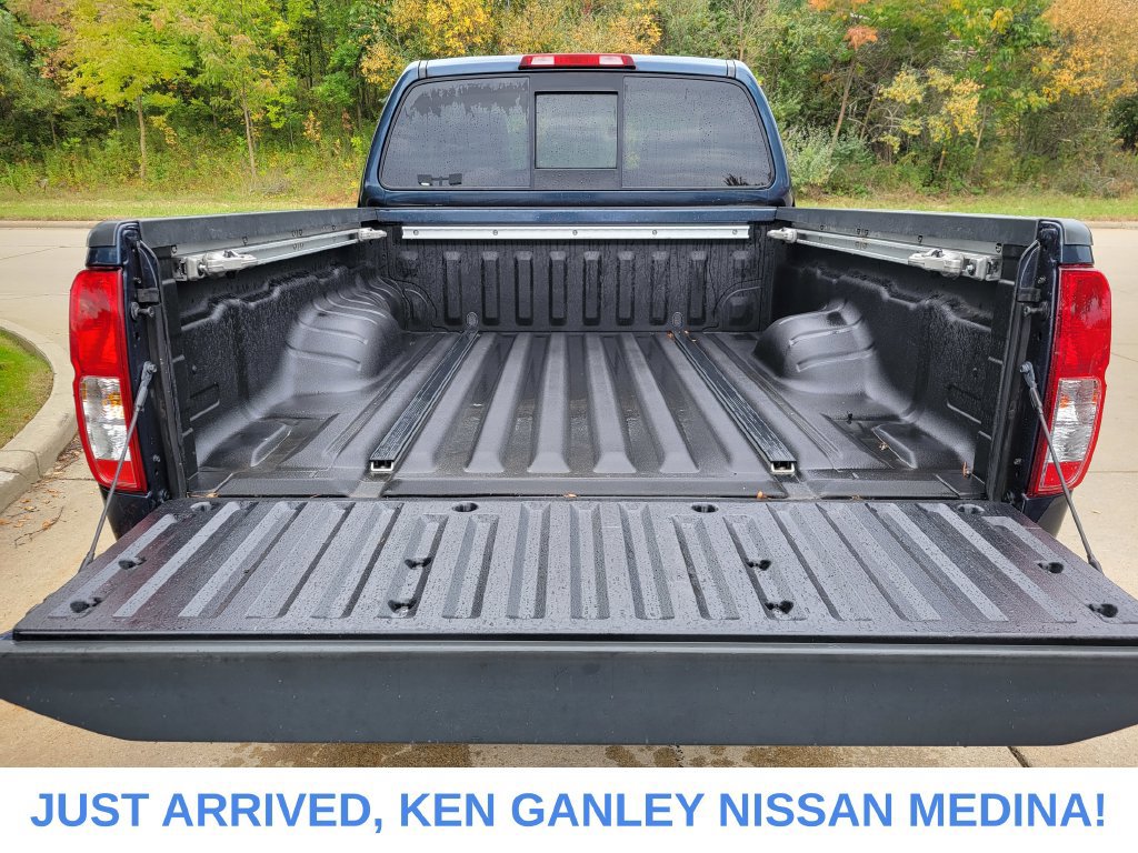 Used 2016 Nissan Frontier SV w/ SV Value Truck Package AWD/4WD image 5