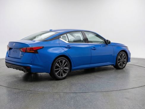 Used 2025 Nissan Altima 2.5 SV image 9