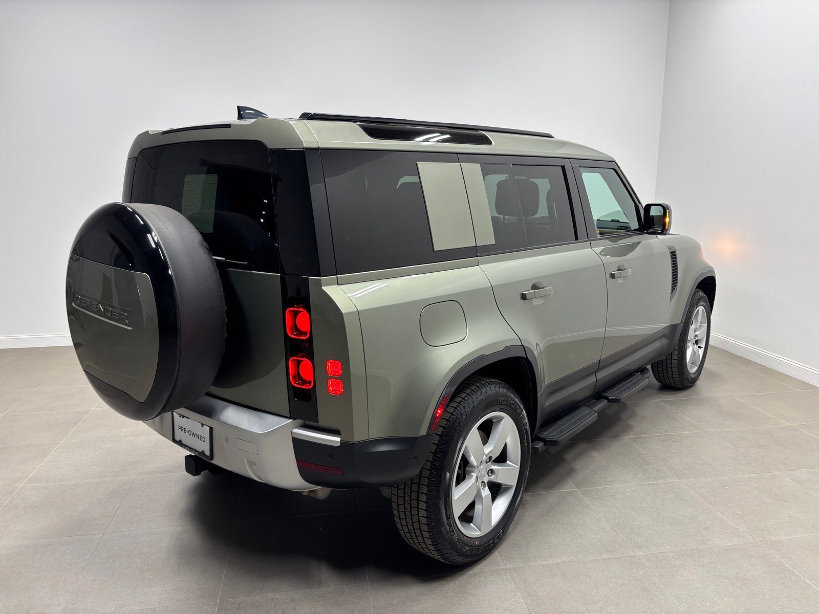 Used 2025 Land Rover Defender 110 S AWD/4WD image 6