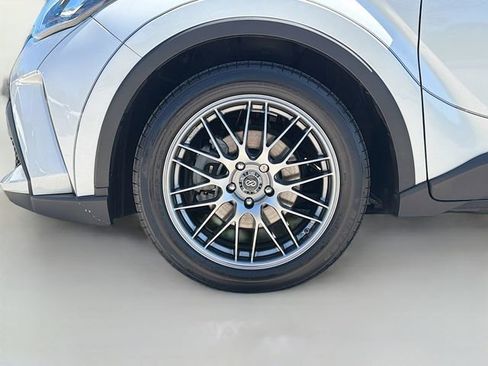 Used 2022 Toyota C-HR Limited image 38