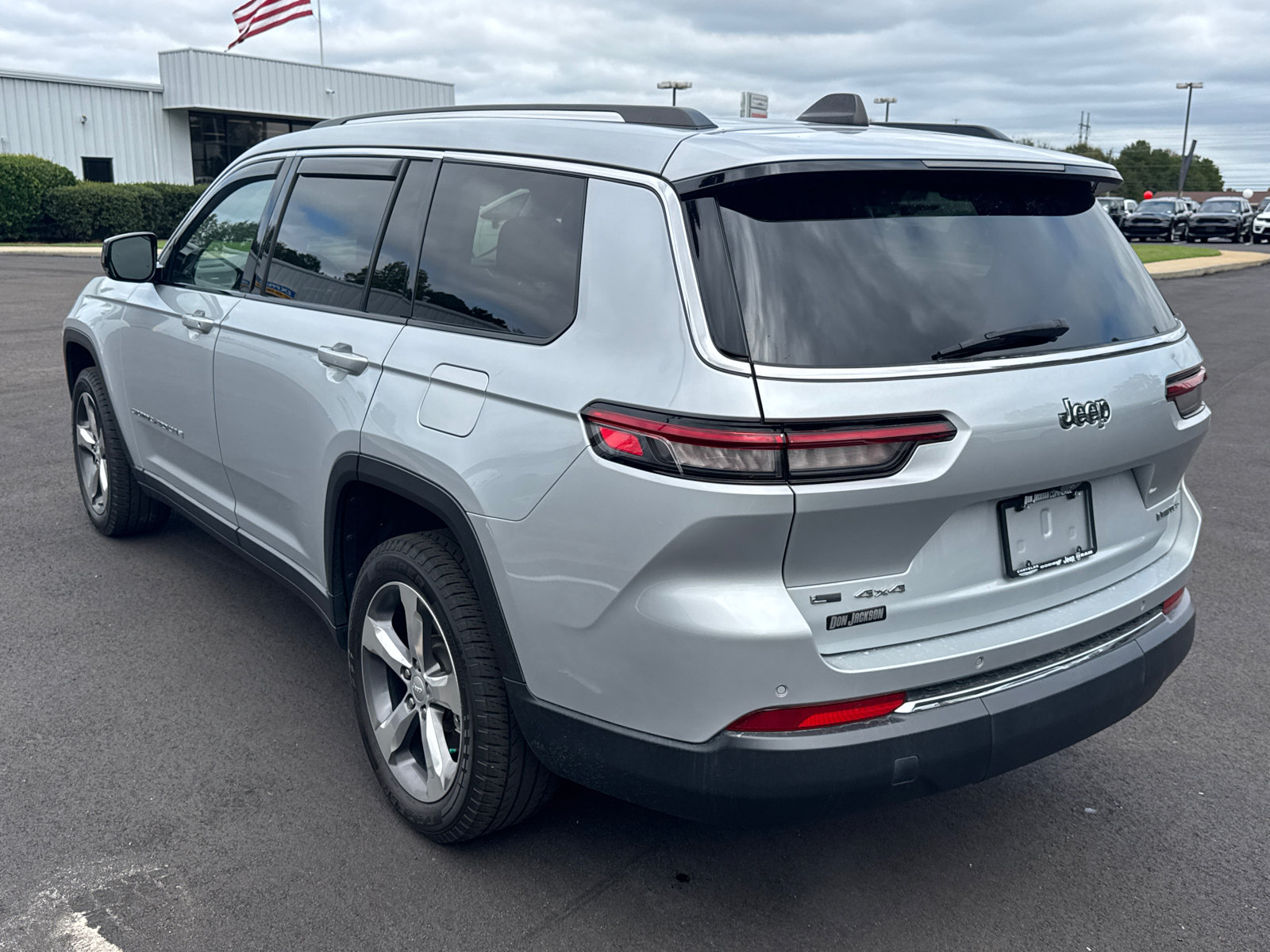 Used 2022 Jeep Grand Cherokee L Limited AWD/4WD image 7
