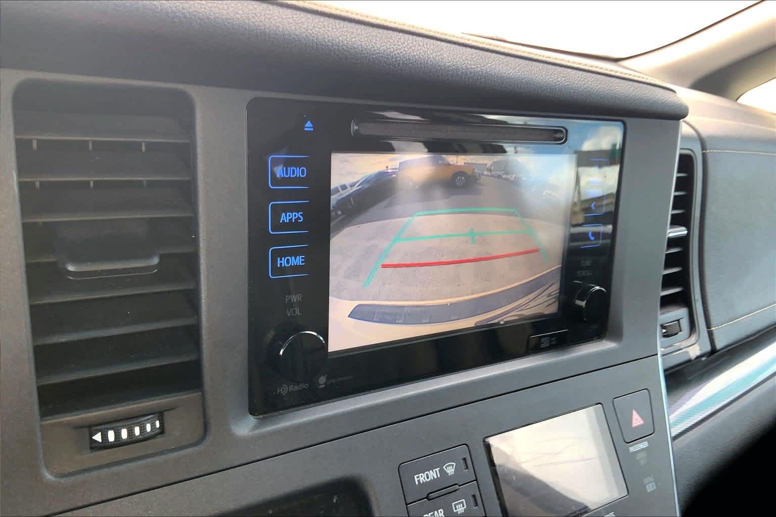 Used 2015 Toyota Sienna SE FWD image 26