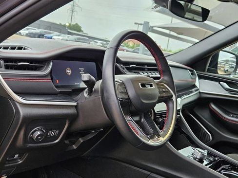 Used 2022 Jeep Grand Cherokee Trailhawk image 9